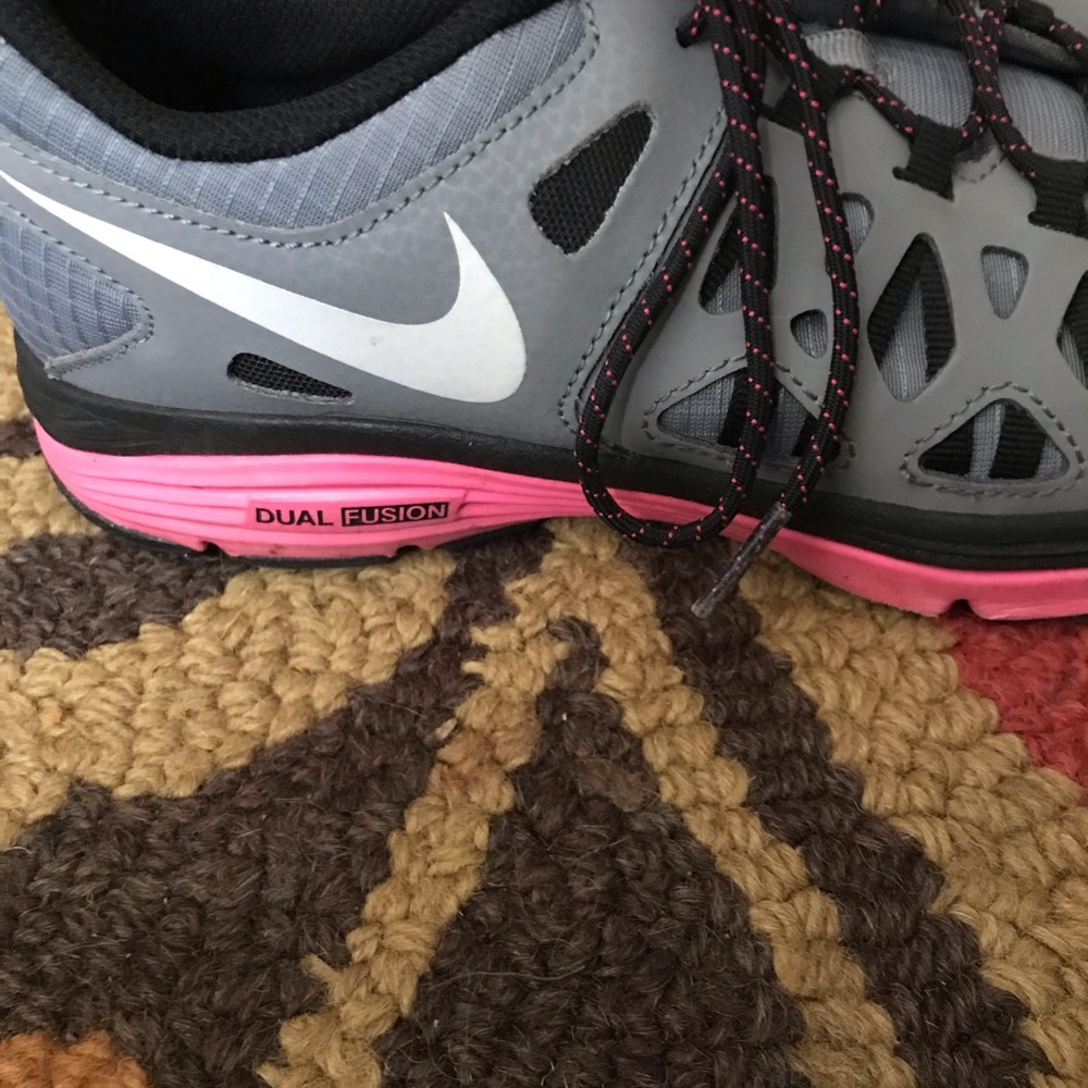 Nikes - Picture 4 of 4